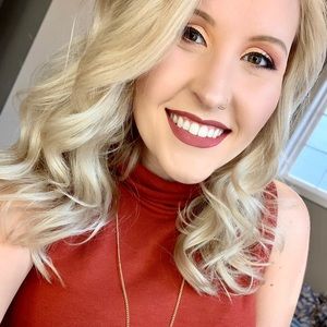 Meet your Posher, Elizabeth